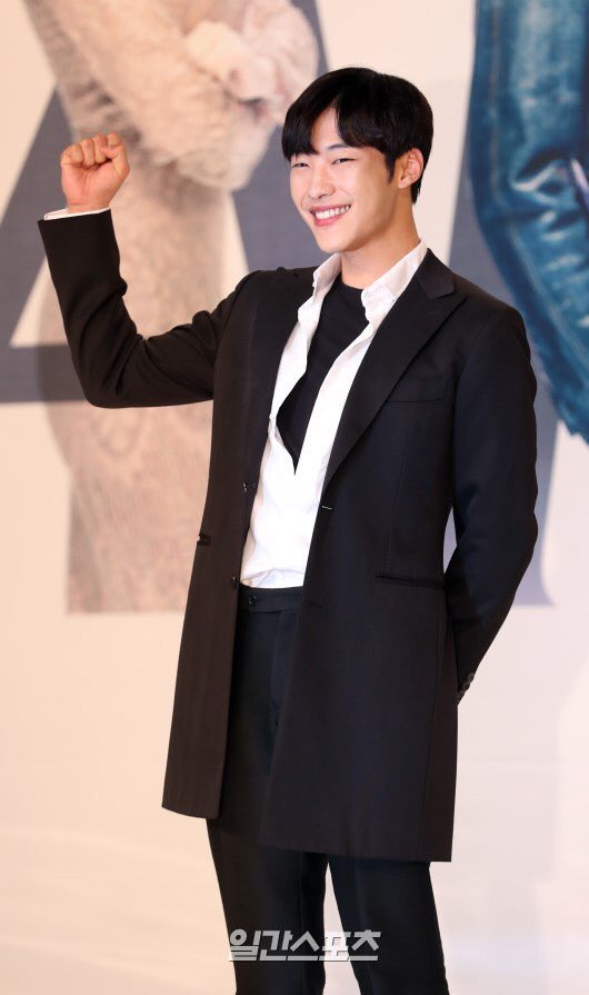 DLwS2A3V4AAkyar.jpg:large