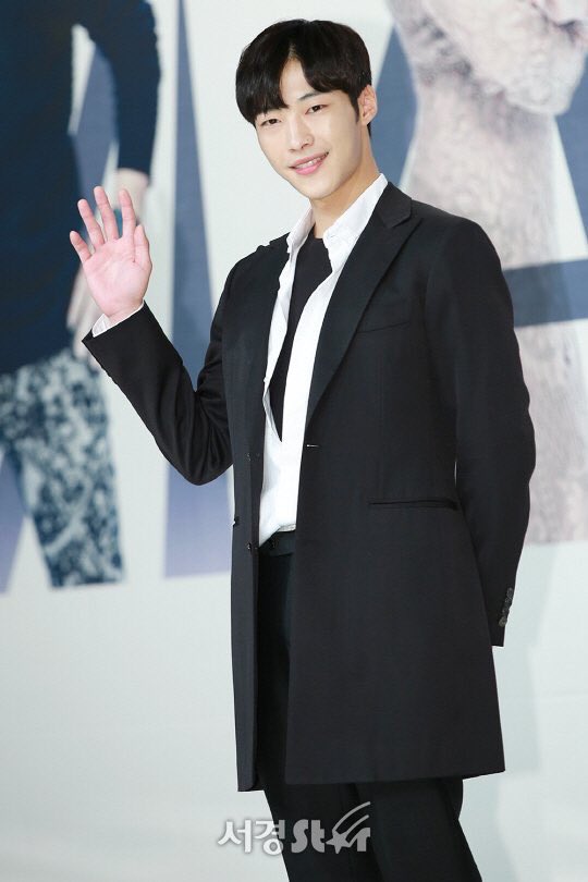 DLwS2A3VAAEAIAW.jpg:large