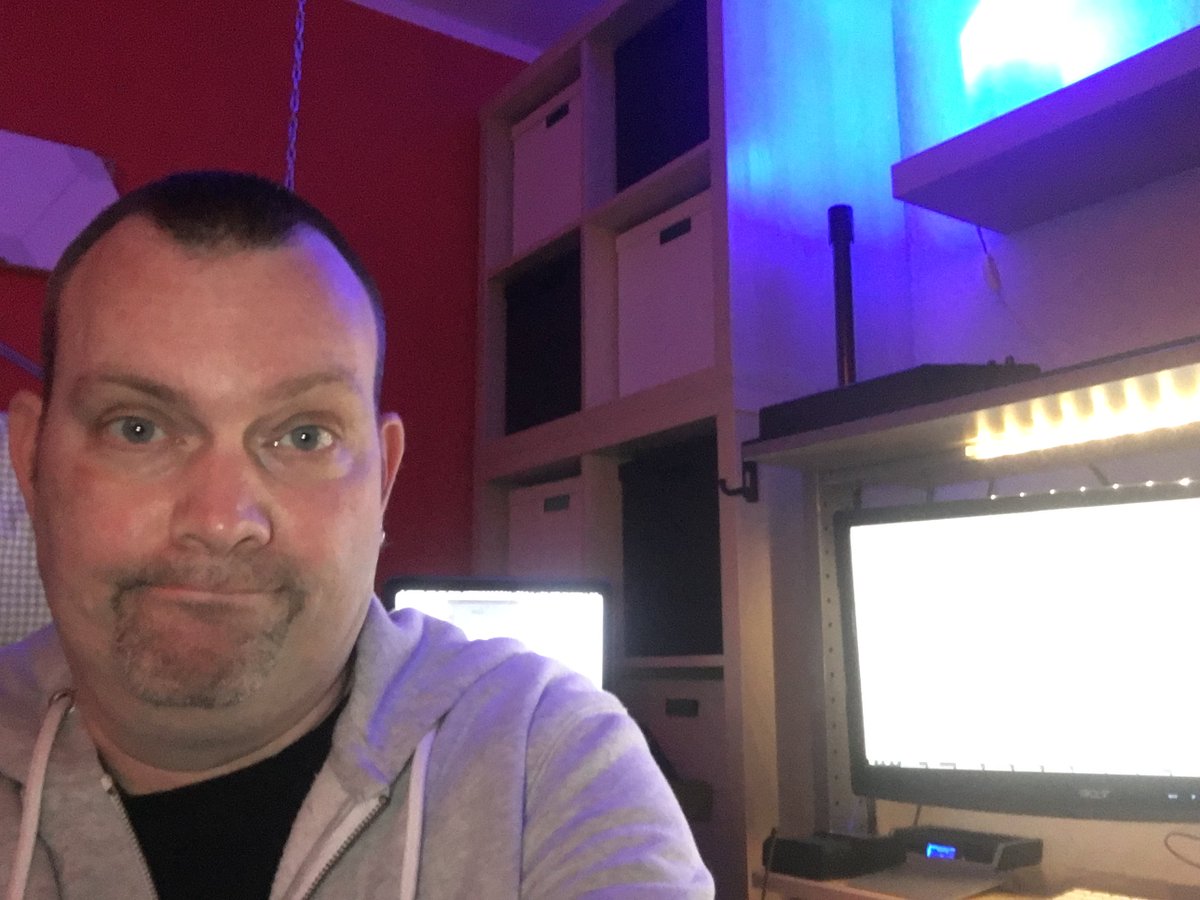 zeromancer1972's tweet photo. Had a very early start today... let's rock! #aveedo #we4it https://t.co/gXGtyPfwf7