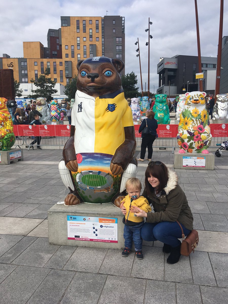 sianmeldowler's tweet photo. With my sisters bear 💖 #thebigslueth #edgesbastoncricket #woakes #chriswoakes #signed https://t.co/sTLuShD9Gz