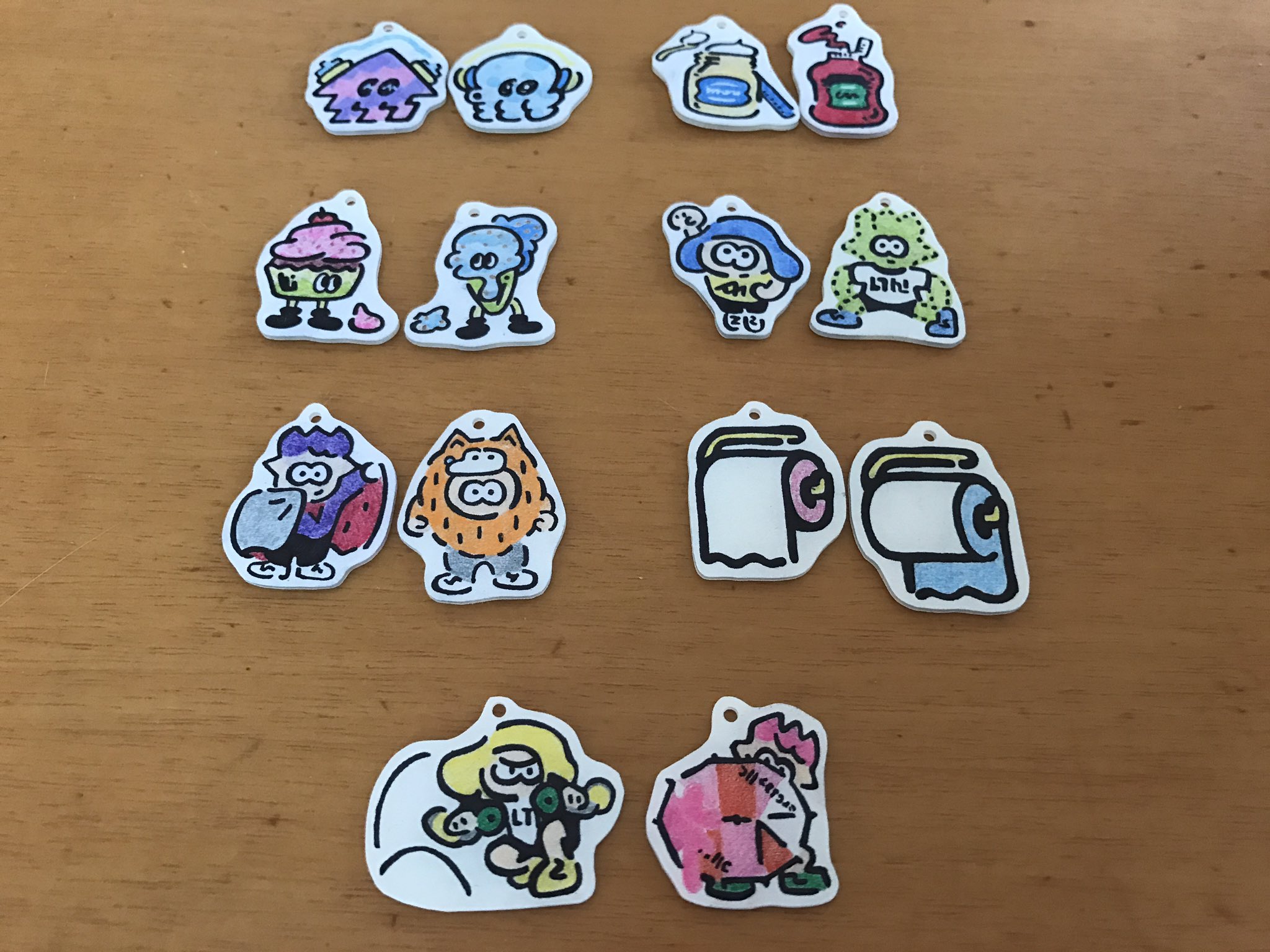 でめきんa ϵ 8 スプラトゥーンのフェスのイラストがかわいいから 家に余ってたプラバンに描いて焼いてみた もっとプラスチックな感じがいいから 今度透明なやつで油性ペンかアクリル絵具で作ってみよう スプラトゥーン2 プラバン T Co でめきんa ϵ 8 スプラトゥーンのフェスのイラストがかわいいから 家に余ってたプラバンに描いて焼いてみた もっとプラスチックな感じがいいから 今度透明なやつで油性ペンかアクリル絵具で作ってみよう スプラトゥーン2 プラバン T Co
