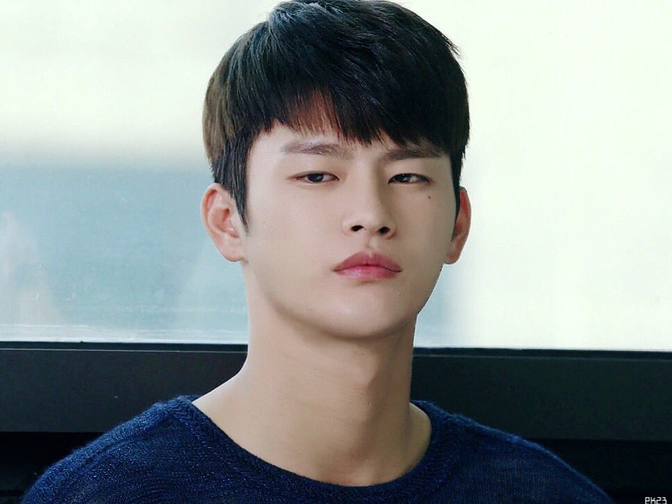 eekee1023's tweet photo. 온도차😆 https://t.co/lv1t8k7eZM
