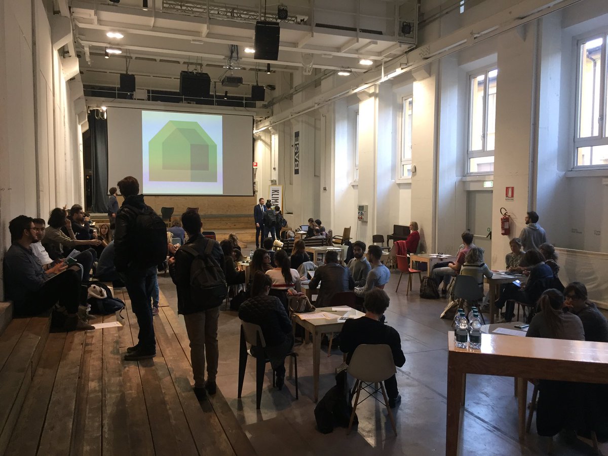 Klimahouse's tweet photo. Giornalisti, studenti, imprenditori e professionisti del settore edile per un dibattito aperto #klimahousecamp https://t.co/WUJMuMhhGG