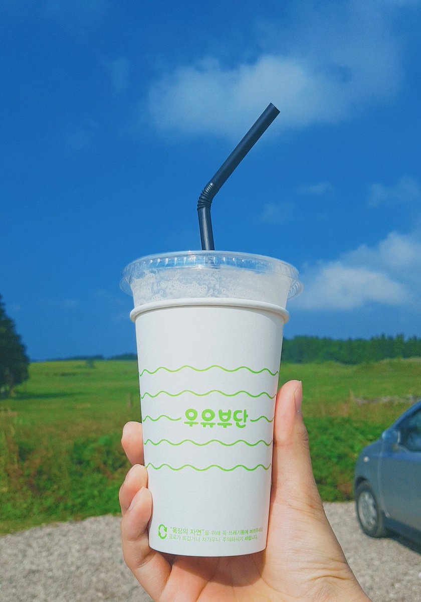 제주목장카페 우유부단.
우유아이스크림이랑 우도땅콩밀크티, 맛있었다 정말루..ㅠ 특히 아이스크림 퍼석퍼석하지않고 되게 쫀득했음 밀크티도 좋았지만 아이스크림이 리얼 갑👍👍👍👍