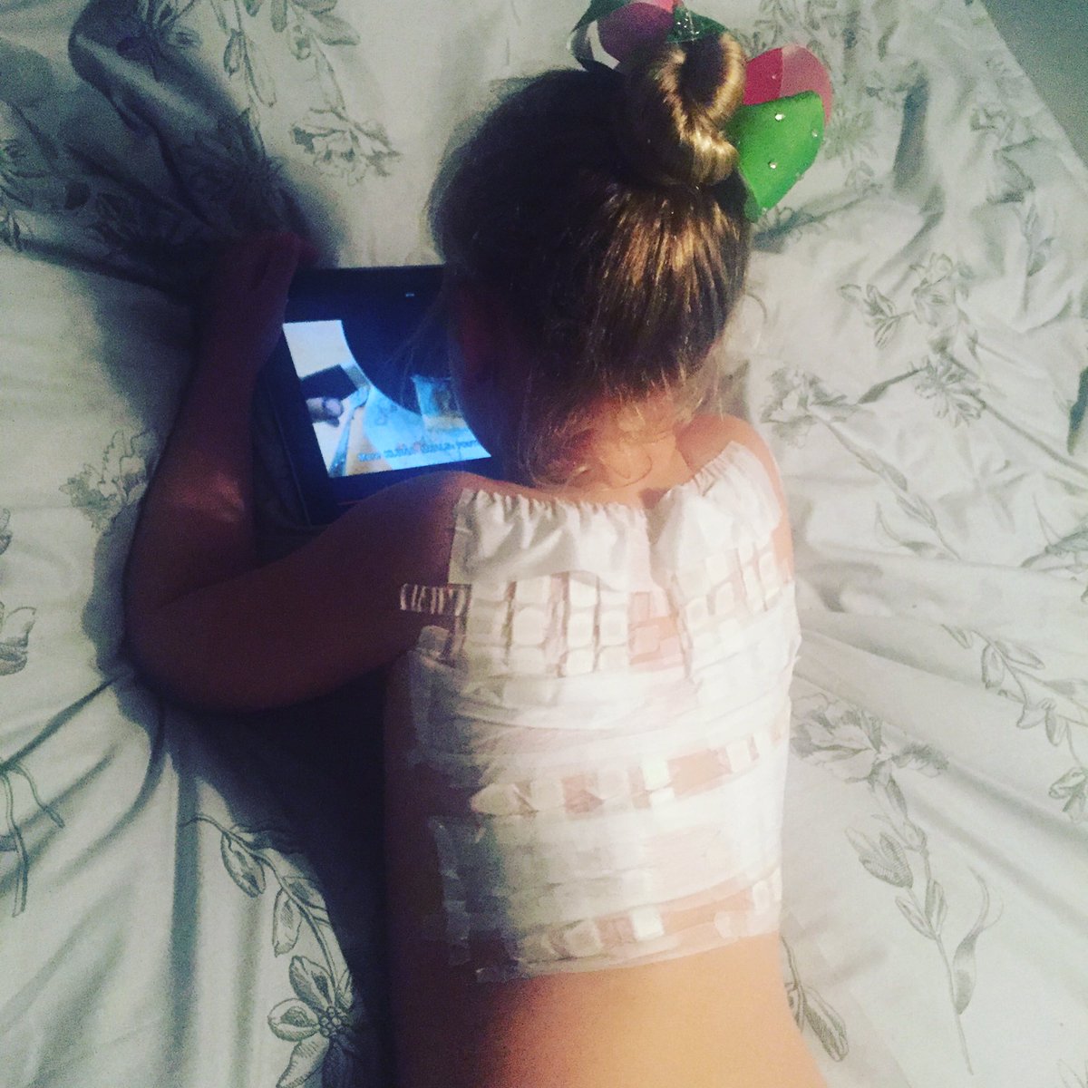 amydaniellelynn's tweet photo. Last night was a lonnnnngggg night, miss patchy was not comfy 🤦🏼‍♀️ https://t.co/wThmUCtFtF