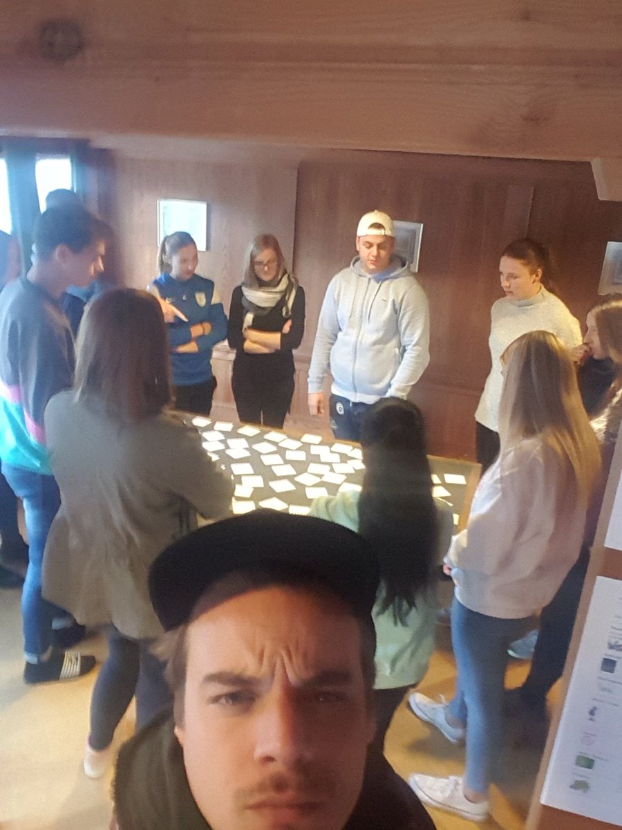 SchmutzYannick's tweet photo. #sca1 es doch igendwo det links gsii... neeei dä rechts NEEEIII DÄ OBE DRA HEY! #memory #einigkeit https://t.co/NDb8AUPl9R