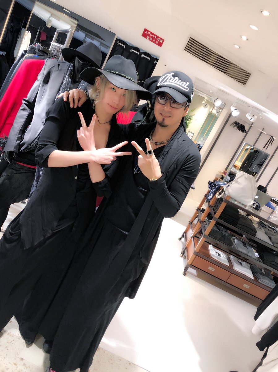 昔から可愛がっている仲間が新宿のマルイメンズ館に「G od of Roses