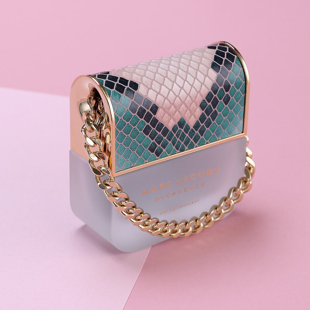 FragranceDirect's tweet image. RT and FOLLOW to WIN the newest edition to the Marc Jacobs family... Decadence Eau De Toilette! Ends 15.10.17 #EauSoDecadent