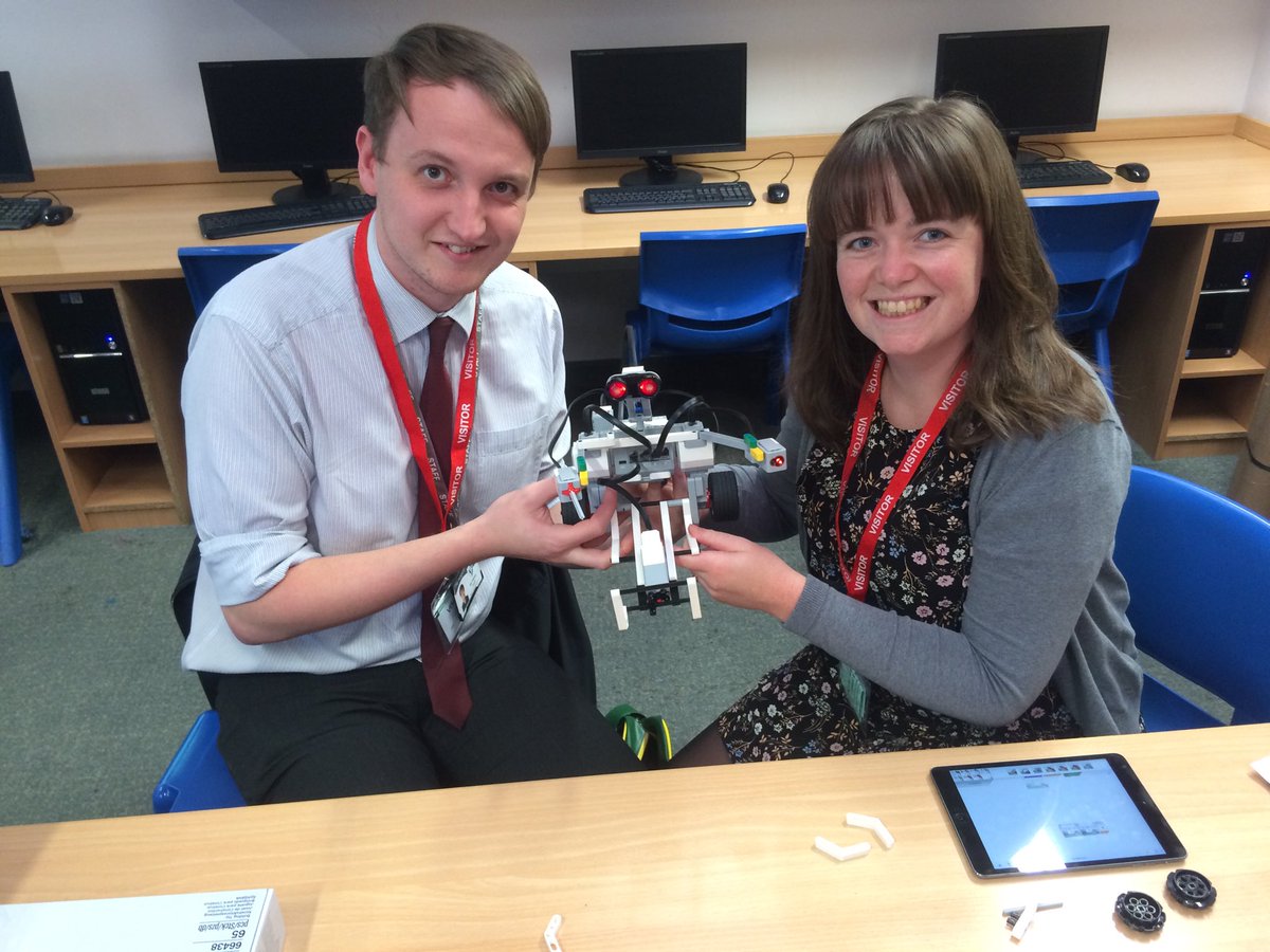 raisingrobots's tweet photo. A team effort! #myraisedrobots @LEGOeducationUK @Tomorrows_Eng @CastleRockHigh https://t.co/gwAYhXBNhK