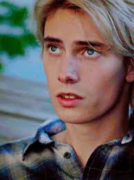 Øliver Jønes
Cousin to Jughead
Closeted gay 
Planned ship sort of
"Because I like you Idiot"
Part of <a href="/NewRiverdaleRPG/">Milkshakes and Mysteries // Cherche Rpg</a>