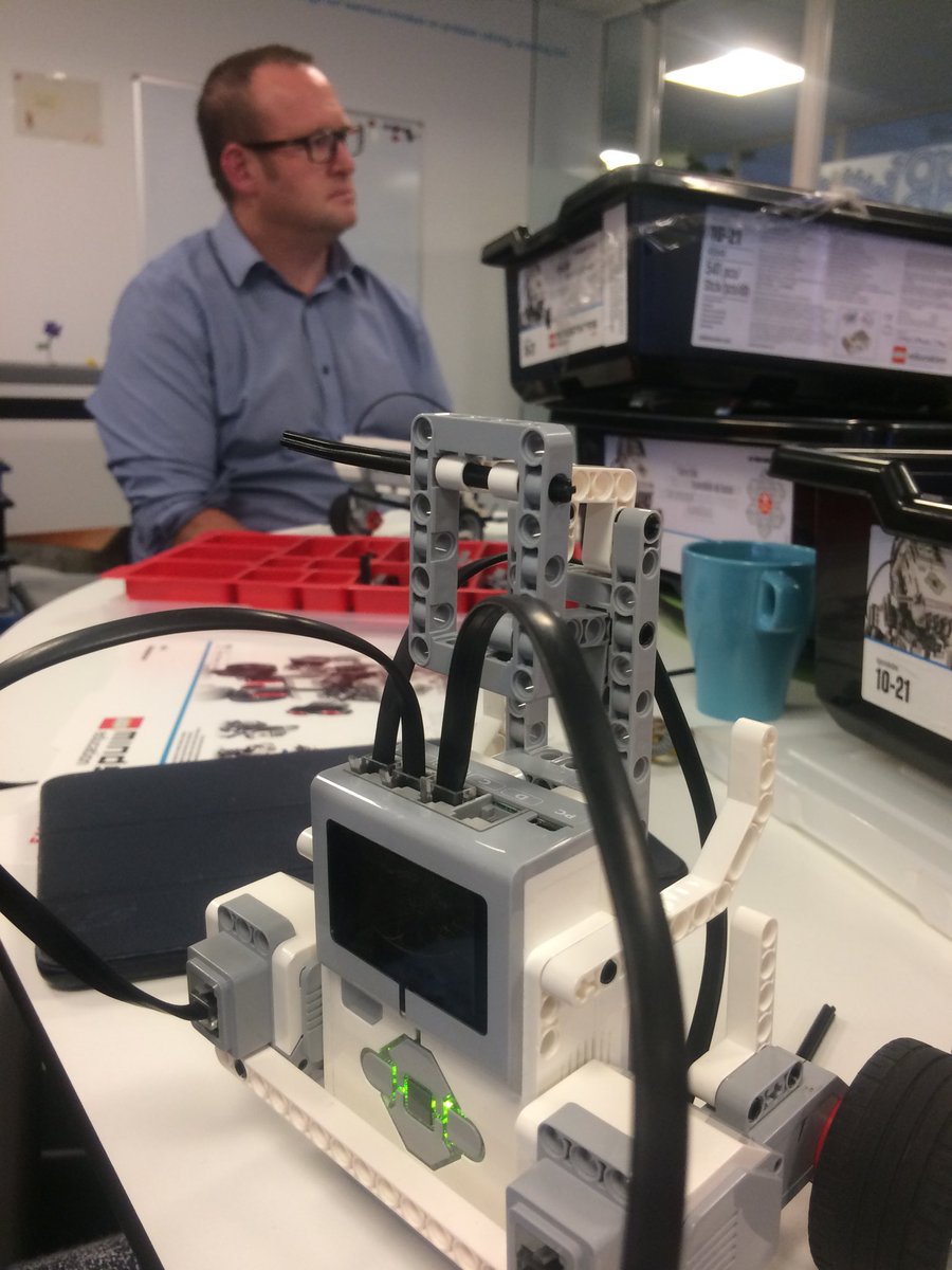 raisingrobots's tweet photo. A beautifully @LEGOeducationUK raised robot! #myraisedrobots @FLLUK https://t.co/3WrFCWH0pw