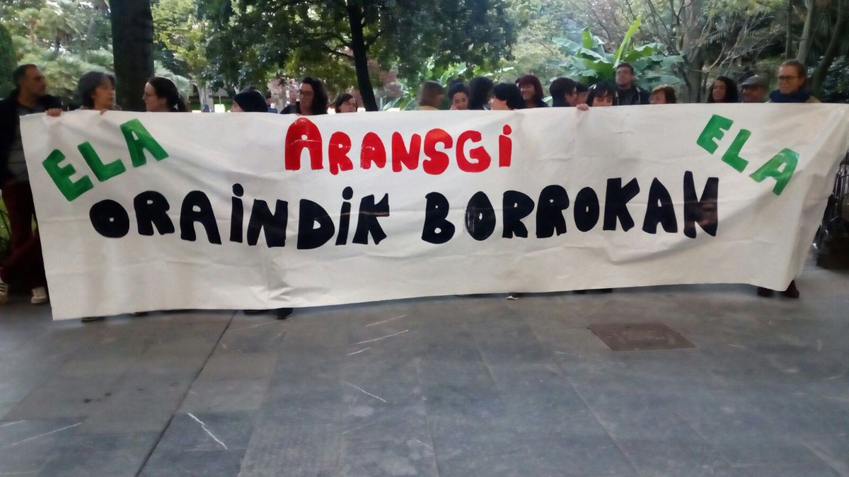 ELADonostia's tweet photo. #AransGi-ko langileek lan bikaina egiten dute baina baldintza oso txarretan.Las trabajadoras volvieron a concentrarse ayer frente Diputación https://t.co/KW3OdDNSjn