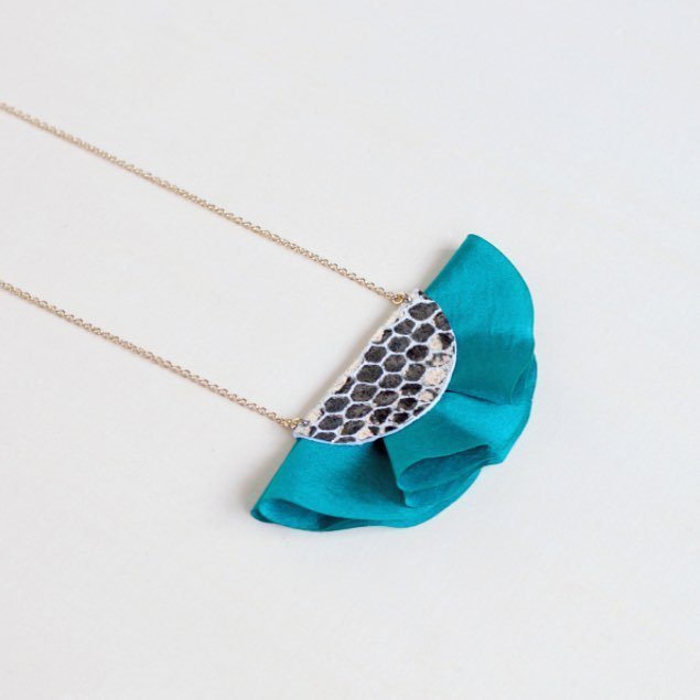 ToucanBleu's tweet photo. Ça brille ✨shine bright ✨
Collection Silk Road
_
_
#bijoux #faitmain #artisanat #cuir #soie #fashion #handmadejewe… https://t.co/zNRNR0I5U4 https://t.co/370DVNZmnu