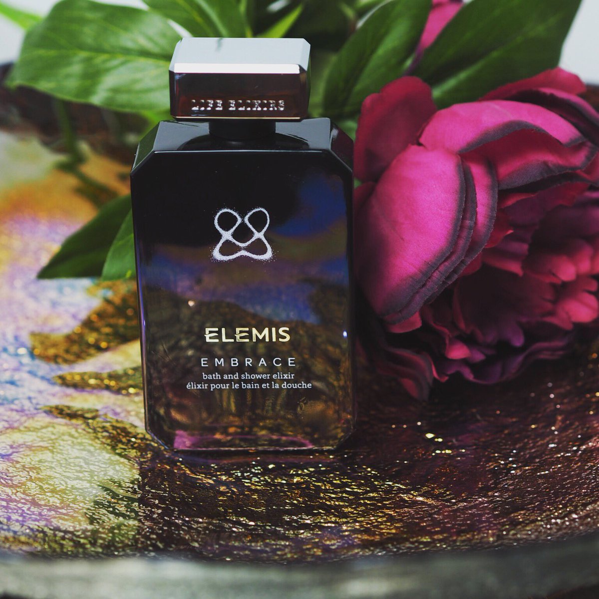 BacktoyouBeauty's tweet image. Time to embrace the day! My morning has started with a beautiful bath in this @Elemis #lifeelixir we can do this Tuesday! #elemiseveryday