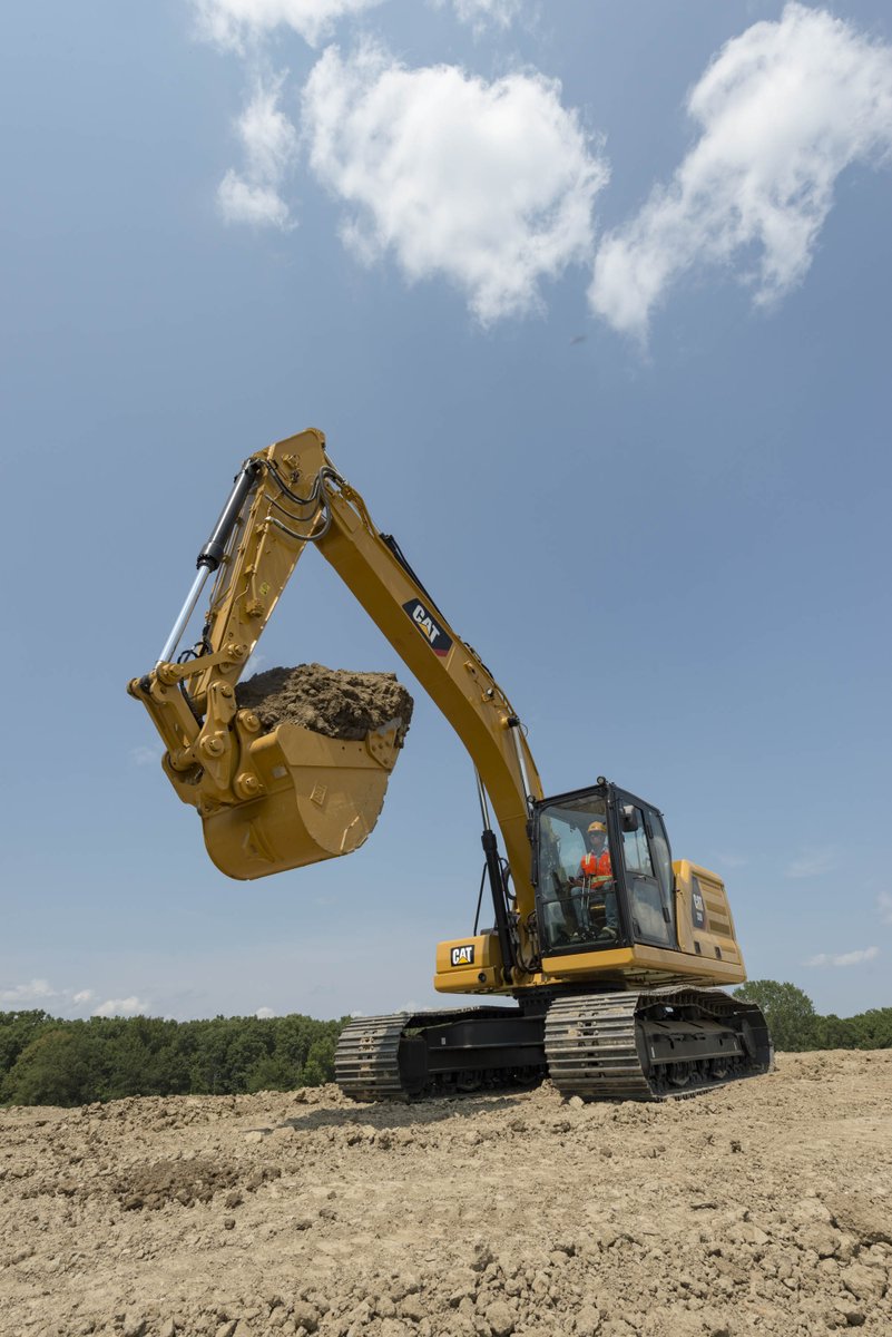FinningNews's tweet photo. First pictures of the new @CaterpillarInc next gen hex range in action #caterpillarreveal https://t.co/PUNLBdXEB6