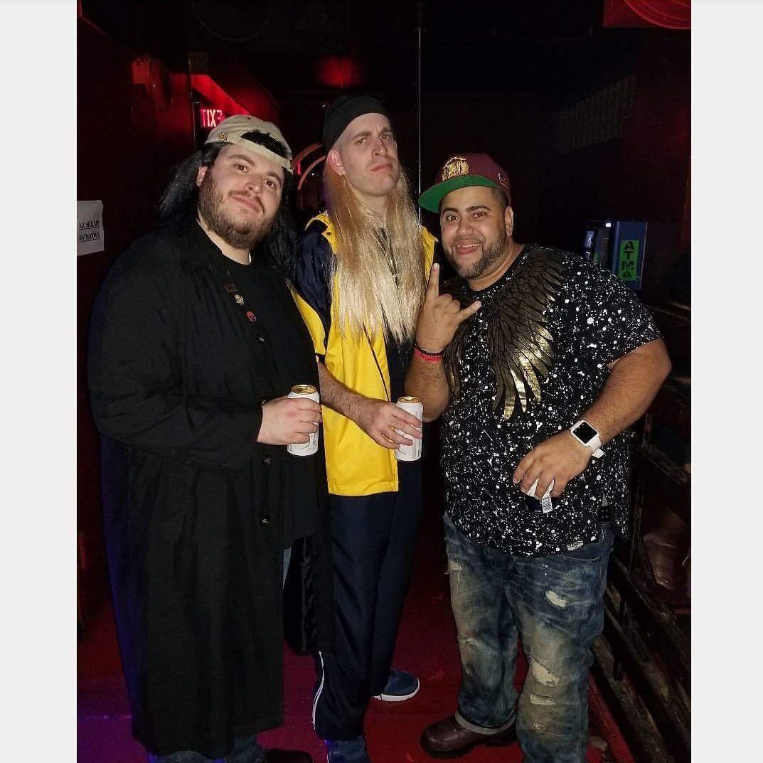 AntFame777's tweet photo. There was some pretty kool #Cosplays ๐ญ #SpiderGirl #JayNSilentBob #PeeweeHerman / #Venom #WonderWoman #NYCC2017AfterParty #Slake #Manhattan https://t.co/dYufdfywjj