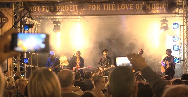 ThameTV's tweet photo. Take us back to #ThameMusicFestival
@vansusans @RustyShackleUK @GlenMatlock
#throwbacktuesday 
Watch highlights here
https://t.co/juBXJ3Wvhw https://t.co/tHsLI8tleU