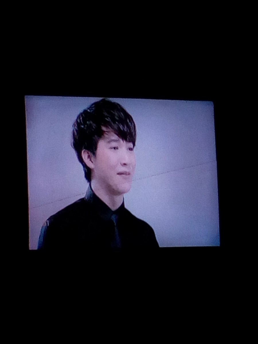 นั่งดูกันทั้งบ้าน ลุงถึงกับบอกไอ้หมอมันหน้าตาดีแถมเก่งด้วย เข้าใจหล่ะทำไมเอ็งถึงชอบ
#ritz_rueangritz 
#TheStory