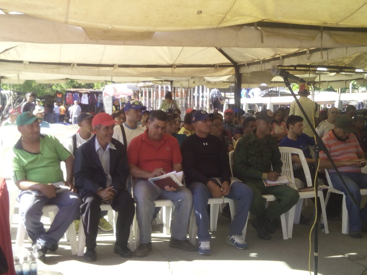 MiCumana500's tweet photo. GESTION | Alcalde @davidvpsuv Con su Programa Mi Cumana Radio Nro 105, desde el Mercado Municipal. @NicolasMaduro @EdwinRojasM https://t.co/xB5MSLfDwV