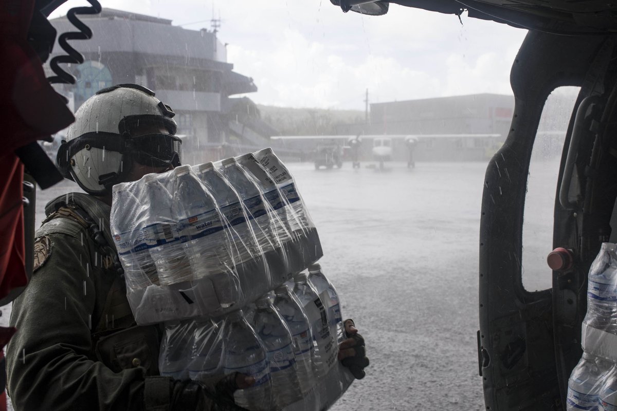 USFleetForces's tweet photo. .@USNavy Sailors assigned to #USSKearsarge unload water from a helicopter for distribution in #PuertoRico for #HurricaneMaria relief efforts https://t.co/aMdphef0Pd