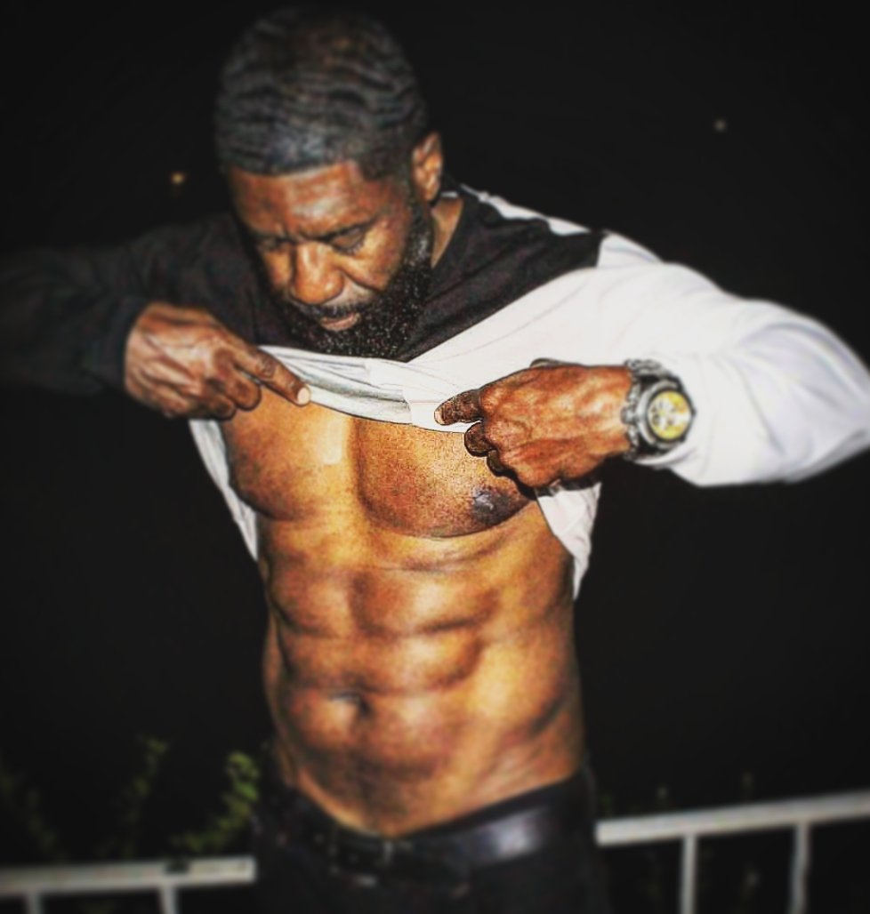TerranceHutch10's tweet photo. When #exercise pays off you can't help but to #Flex  time to time! Great #health is #wealth. #Wellness is the key for long-term #success https://t.co/BXZCA8VGVl