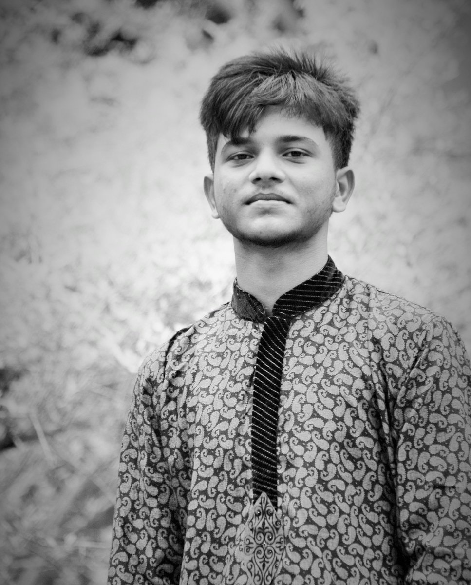 simulbashar72's tweet image. Fall in love with someone who makes you better yourself.