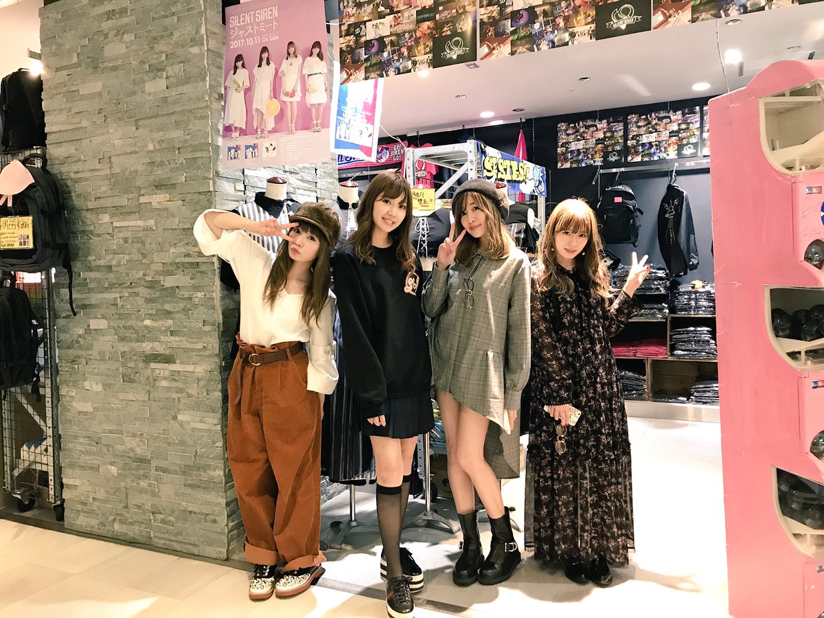 すぅ Silent Siren 渋谷109メンズ館のヴィレヴァンのポップアップストアにも行って来たよ サイサイだらけ ありがとうございます イベントにコラボグッズ身につけてくれてる人いいっぱいで嬉しかった この後23時からレコメンだよ 聴いてね