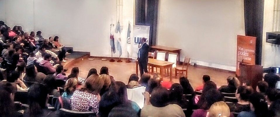 UEPLaRioja's tweet photo. 2da clase de INSERCIÓN A LA VIDA UNIVERSITARIA (GUIAR)  titulares del programa Ellas Hacen. Anfiteatro 17 de Octubre de la UNLaR. https://t.co/Ezl7wp5nTy