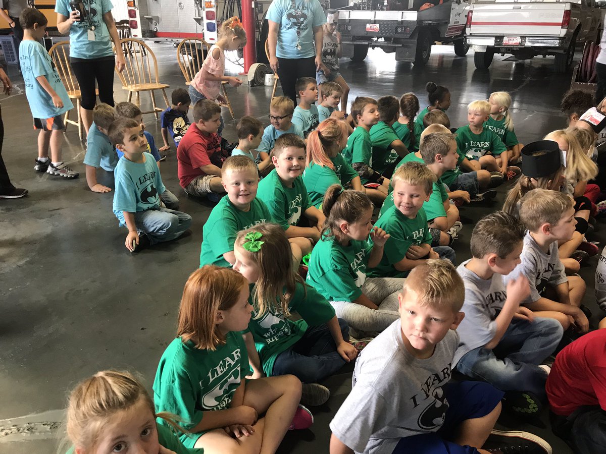 MrsD1stgrade's tweet photo. Firehouse trip https://t.co/Tk3oC1U7th