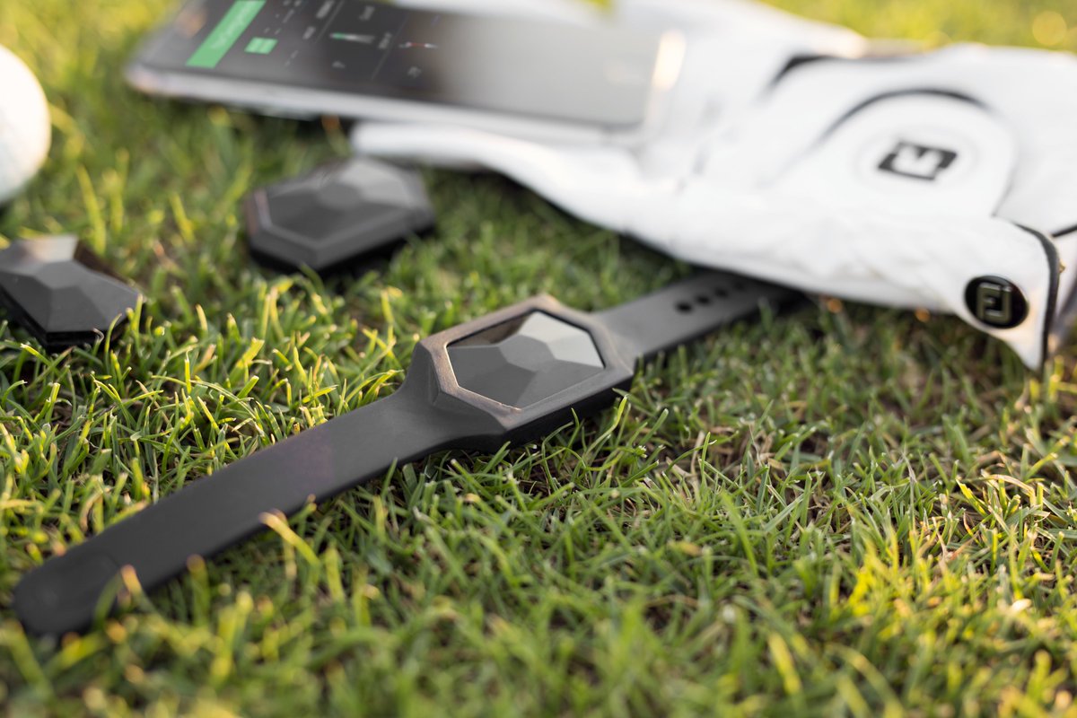 botzendesign's tweet image. Golf Much?! Product design work done for @SwingLync A wearable golf swing analyzer, Kickstarter them here kck.st/2f3Fwol ⛳