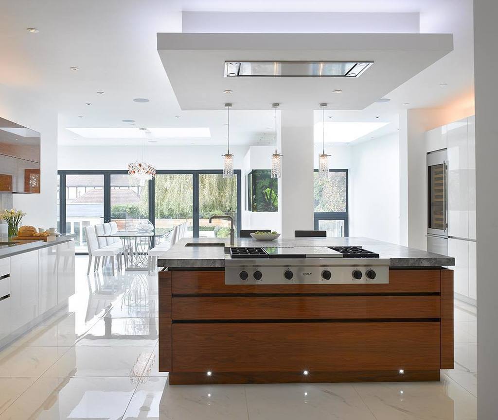 roundhouse_dsgn's tweet photo. Now this really is a statement island #roundhousedesign #bespokekitchen #luxurykitchen #modernkitchen #kitchendesi… https://t.co/wtmq6aP47A https://t.co/oOrMlb9CPy