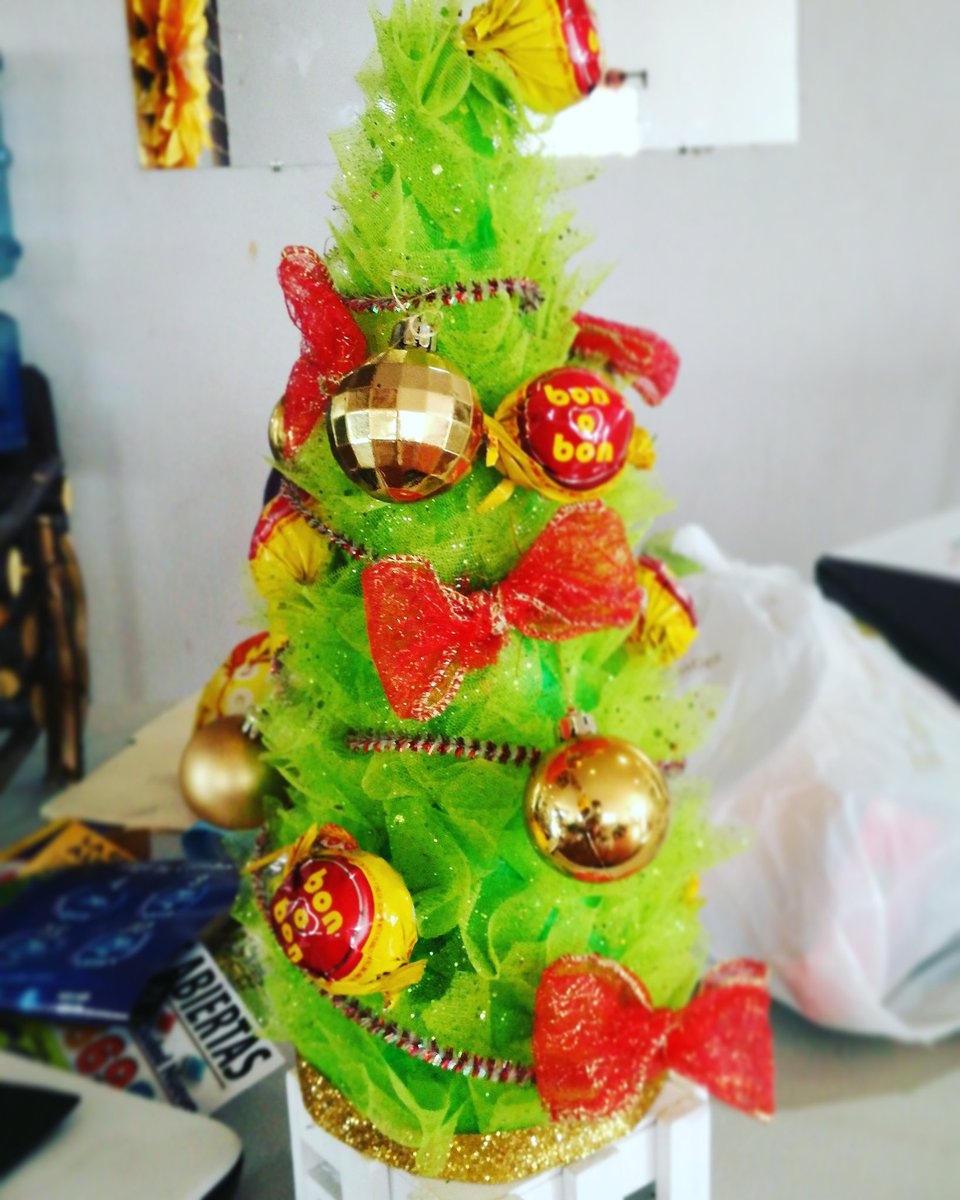 MmikaEventi's tweet image. Alistandonos con centros de mesas para esta navidad