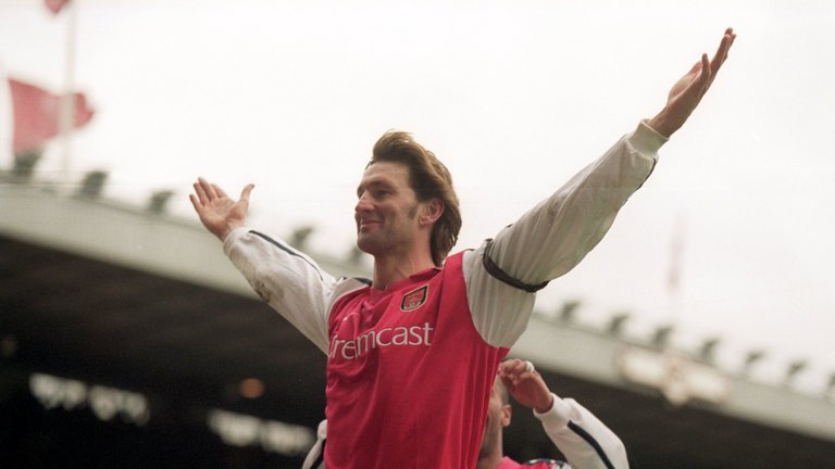 Happy birthday Tony Adams,best player to ever grace the Arsenal shirt 