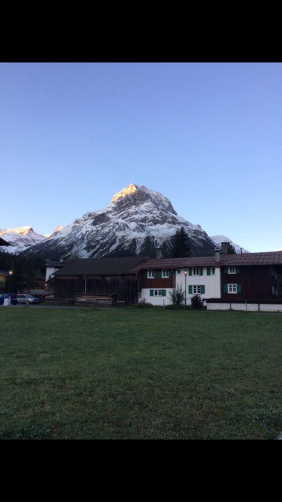 ETTC_Austria's tweet photo. This stunning photo was taken by Harry in Lech, Vorarlberg. Do you think it looks like the Toblerone mountain? #Toblerone #TEFL #mountains https://t.co/3TdQNmd6TE