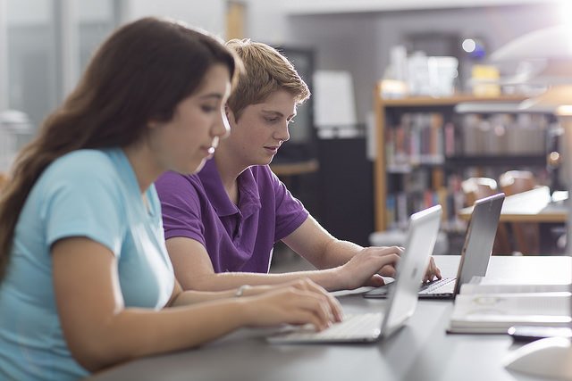 ScholarLMS's tweet photo. A #LMS is redefining the #education sector. The 4 ways #elearning is changing higher education: https://t.co/CfwVaXLSca #teaching https://t.co/mmFyNgmSnl
