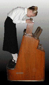 APodA_National's tweet image. The Fluroscope used to be a thing!  Nowadays u #findapodiatrist &amp;amp; ur #foothealthexperts ensure a correct shoe fit!