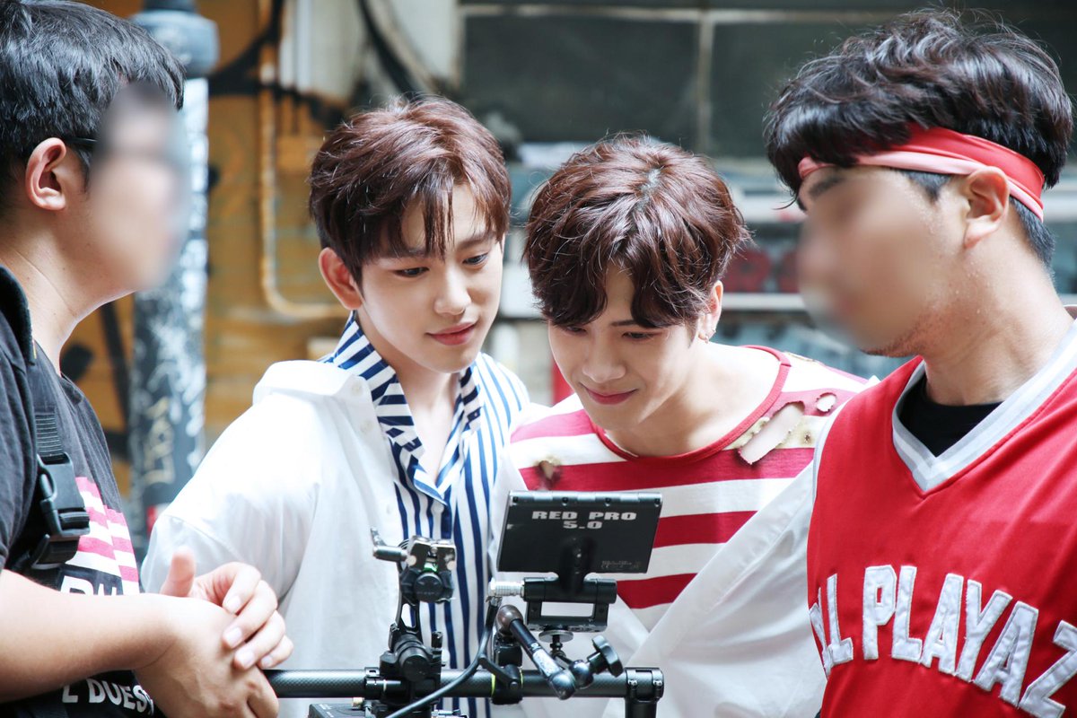 fiassue's tweet photo. หน้ากูตอนจ้องวิวยูทูป #갓세븐_YouAre_정오공개 https://t.co/VdllNFEKfJ