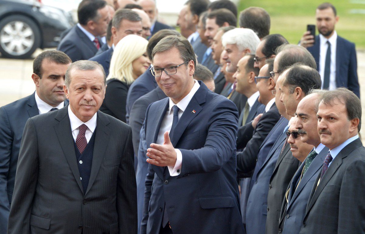 avucic's tweet photo. Свечани дочек председника Турске Реџепа Тајипа Ердогана @RT_Erdogan.
Добродошли у Србију! https://t.co/YR3hYa3pou