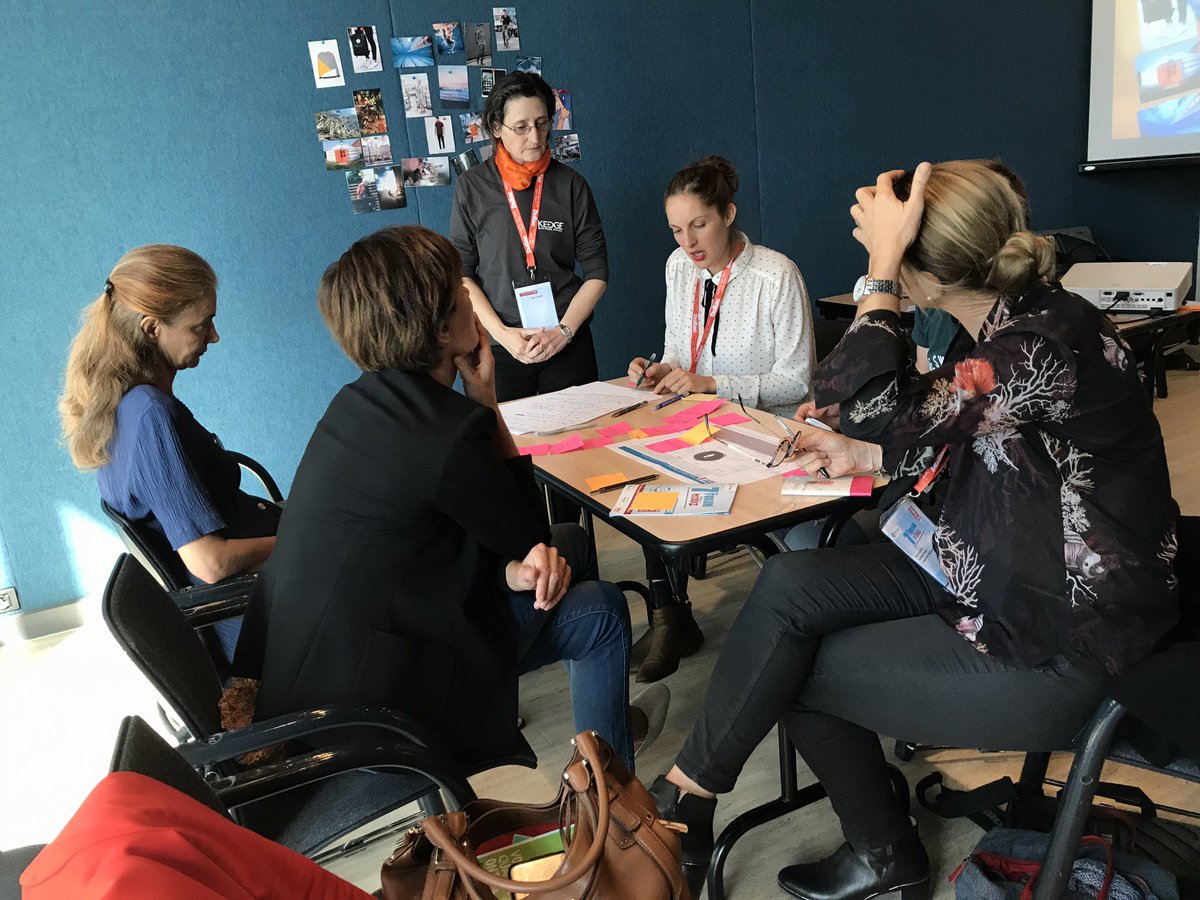 Creative morning by <a href="/kedgebsTLN/">KEDGE BS - Toulon</a> et @KEDGEDS, 2 heures pour explorer les techniques du #design. Atelier inspiré des techniques Apple