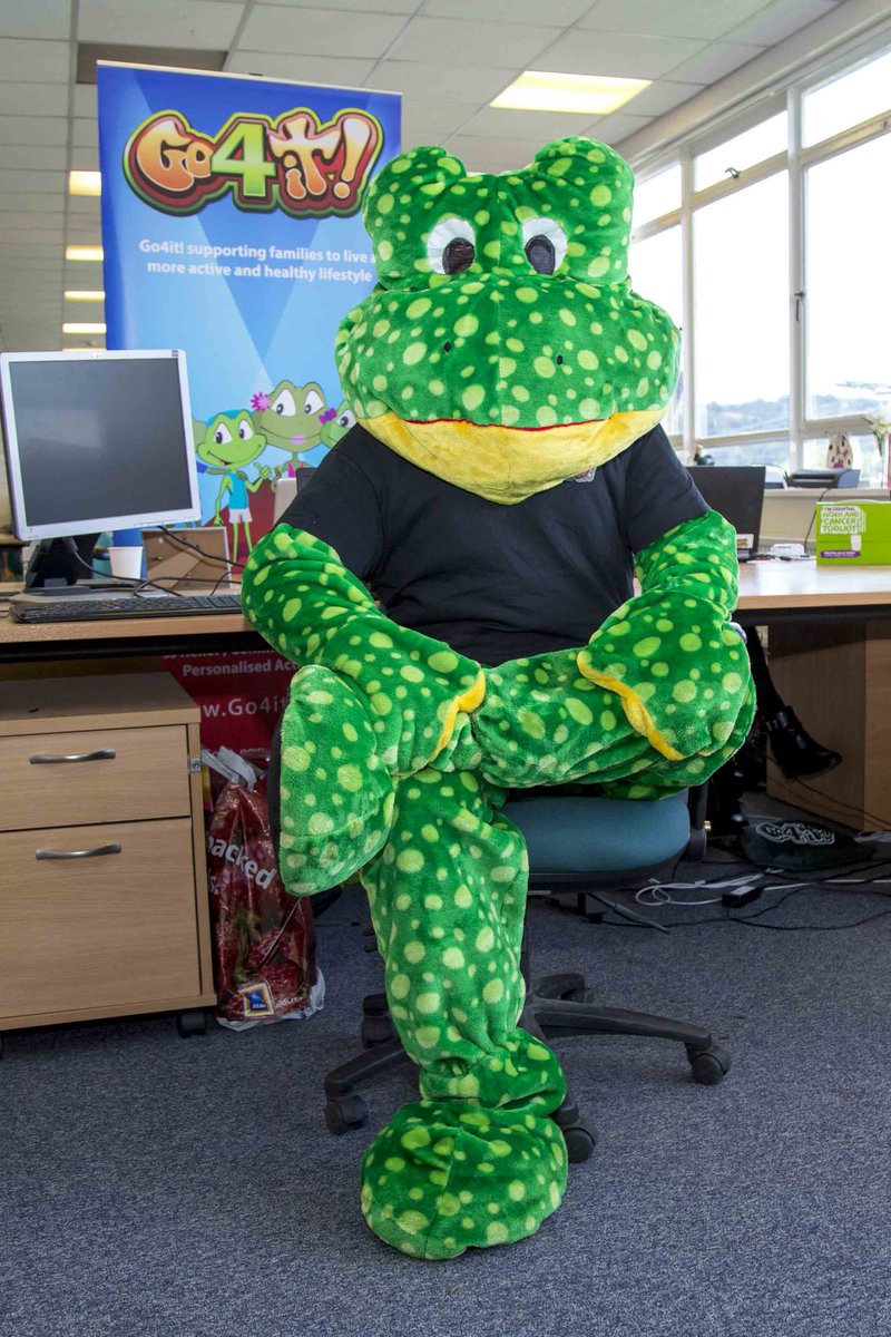 Go4it_now's tweet photo. For #WorldMentalHealthDay Freckle is showing you chair + desk yoga to help relieve stress and stretch tight muscles! https://t.co/E0hUx6F2Bo