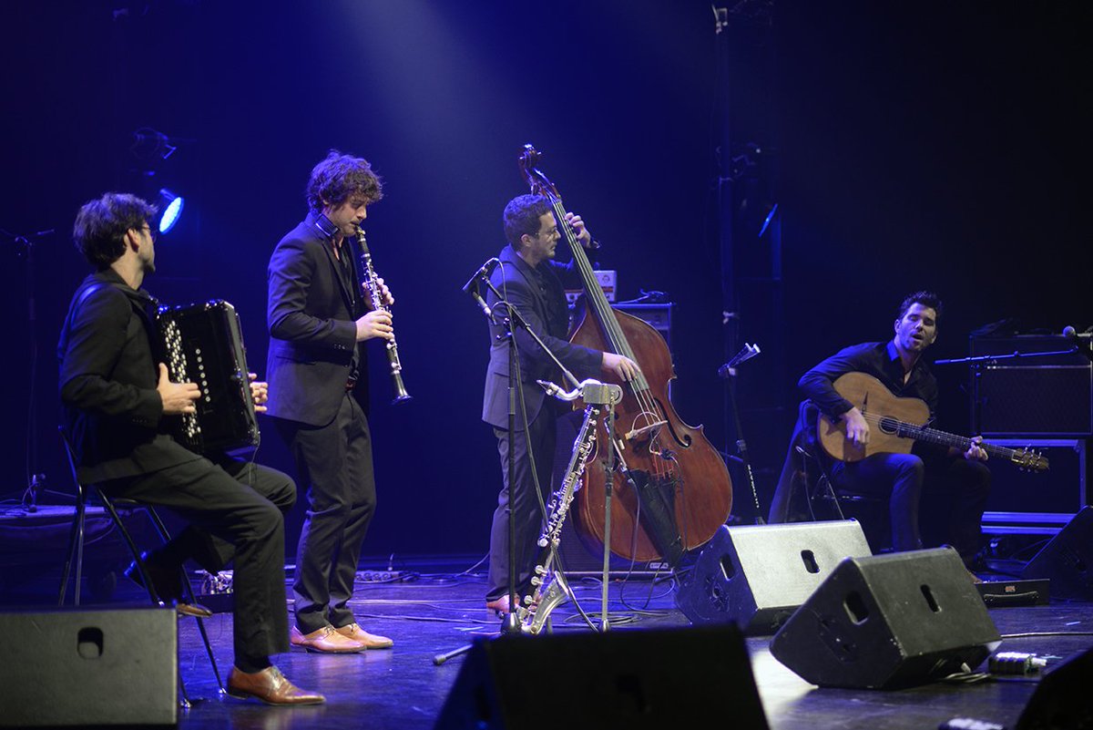 tranzistormag's tweet photo. Nouvelle série de photos du concert #TranzistorOnAir. @letheatre_laval @Laval_la_Ville
@lesfilscanouche @LPDG_Officiel
#Maen #AtlasRoméo https://t.co/kQSRApOkc8