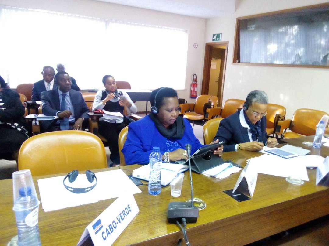 #Burundi le 1er VP de @burundi_senat participe aux travaux de la commission du développement économique, des finances et du commerce.