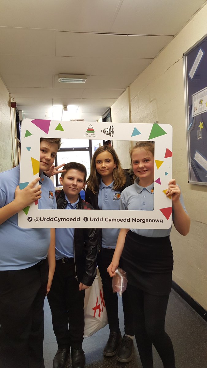 UrddCymoedd's tweet photo. Diolch i blant blwyddyn 7+8 Cyfarthfa am glwb fantastic ddoe!! Thanks to year 7+8 for a fab club last night! @Cyf_Cymraeg https://t.co/ANiM7uhFBZ