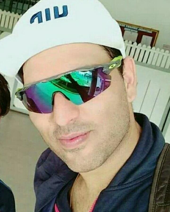 Yuvihazel12's tweet photo. So sweet pics of our Champ @YUVSTRONG12 
Looking So Cute, Rocking Awesome
 #BeardMustache #CleanShave👍 https://t.co/IkBbbX4zmT