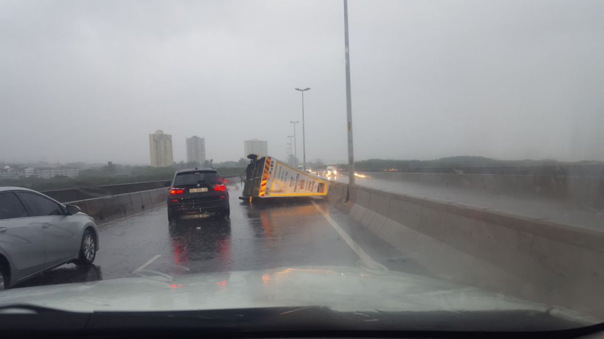 _ArriveAlive's tweet photo. Emergency Services kept busy by flooding in KZN https://t.co/xdYMyCkfgy @ER24EMS #ArriveAlive #KZNStorms https://t.co/IHl0UOHT7h