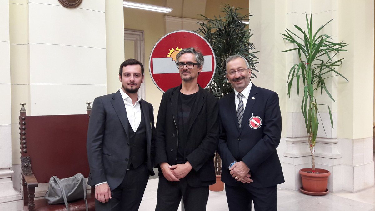 rossifr_rossifr's tweet photo. Performance dell'artista @CletAbraham a #Udine per la giornata della #psicologia @CNOPsicologi @regioneFVGit @TgrRaiFVG https://t.co/ncOiDb0akO