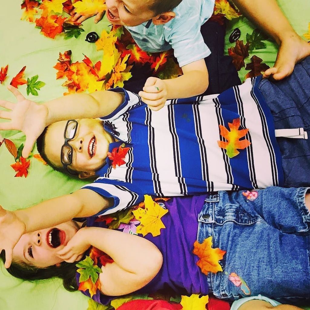 PURE JOY!  @thetreehousebedford #fall #crashpad #pileofleaves #playgroups ift.tt/2y73zxv