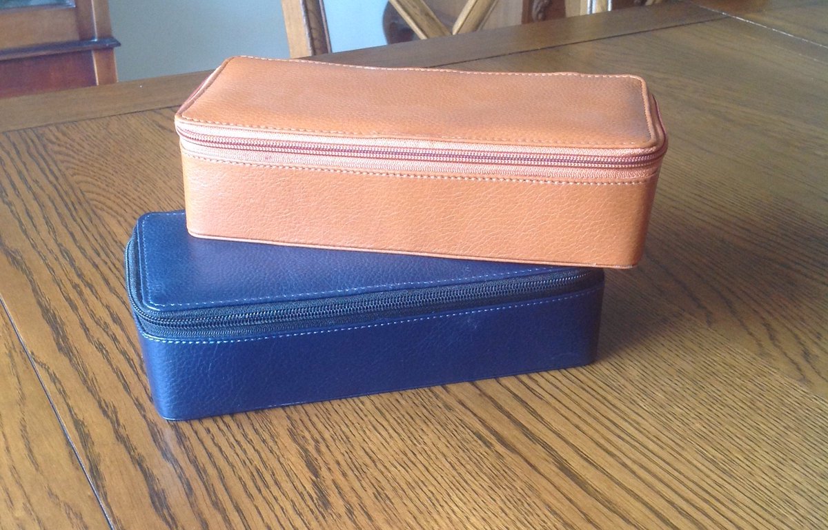 StaffordLeather's tweet photo. Tan or navy blue leather cases #leather #cases #stationery #storage #accessories #tan #navyblue #genuine #feltlined https://t.co/AJKxNMO2mu