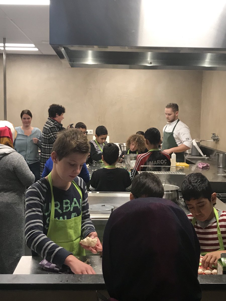 Zo krijg je ineens met je klas kookworkshop vd chef van sterrenrestaurant @Basiliek 4x Bloemkool! Mooie samenwerking! #joggit #snoepgroente