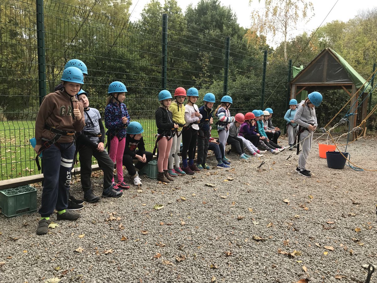 Mon_Adventure's tweet photo. @LlandogoS ready for a morning on the high ropes #teambiilding #heights https://t.co/xW5AgtDgLv